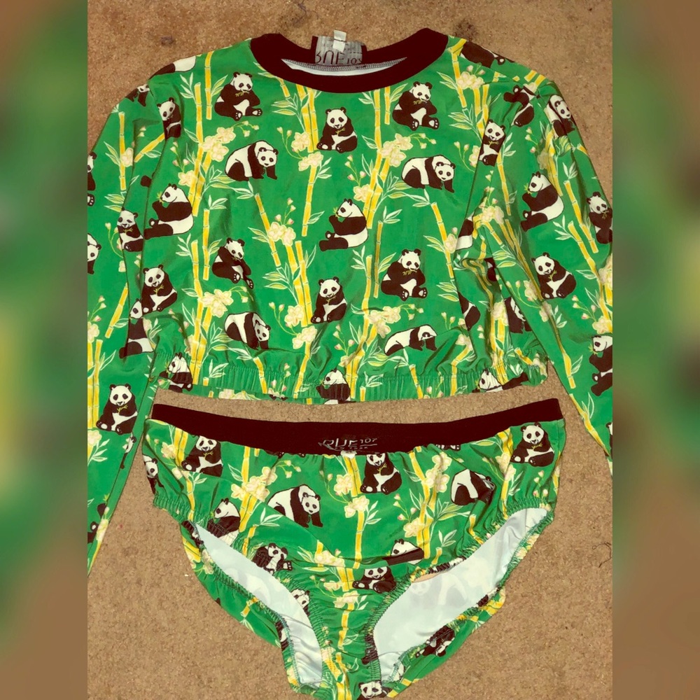 Adorable panda 2 piece!!